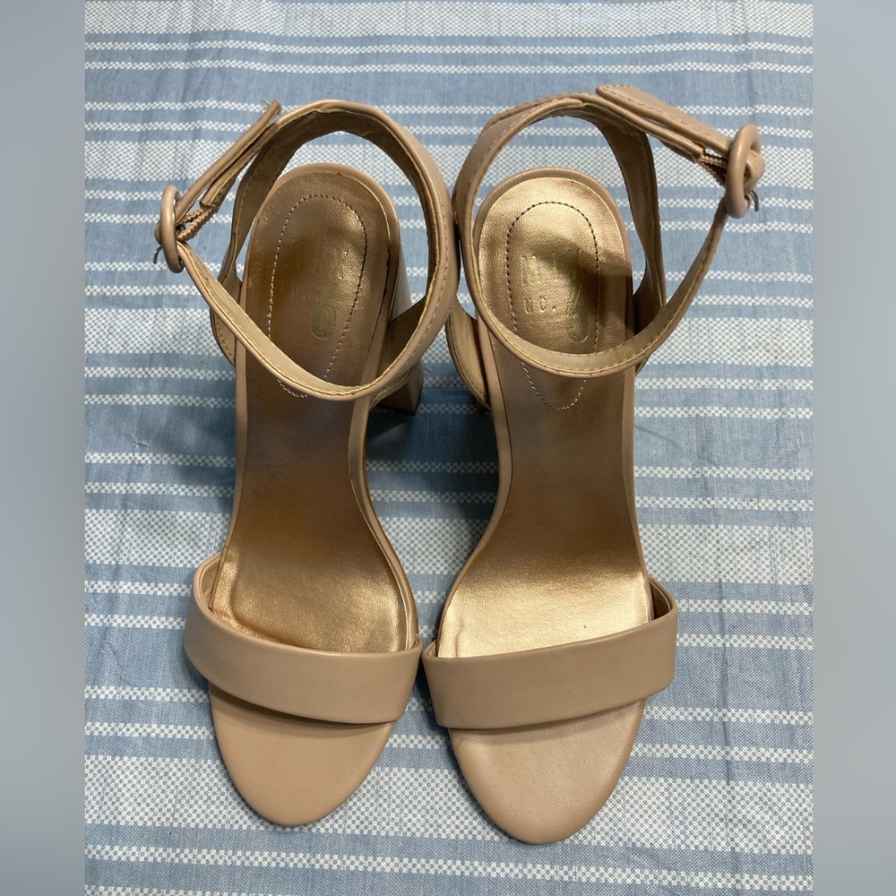 💛TODAY***$15***Mix No. 6 “Camian” nude colored heels.